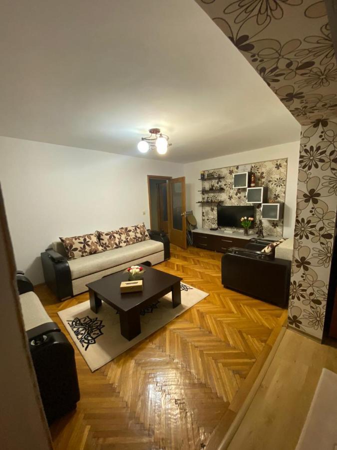Friend'S House Apartment Pitesti Exterior photo